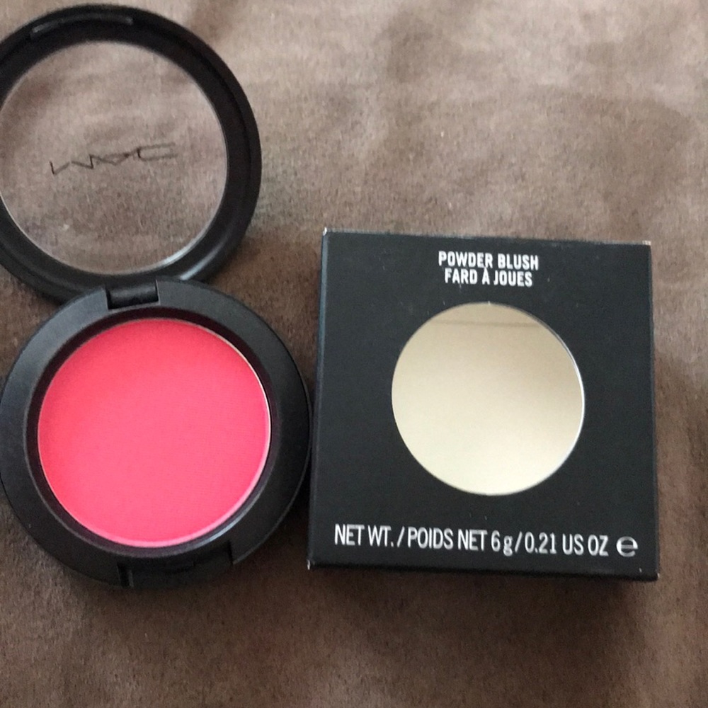 New in box MAC blush in life’s a picnic